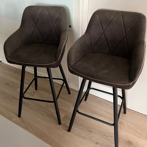 2 barstoler brungrå stoffsete
