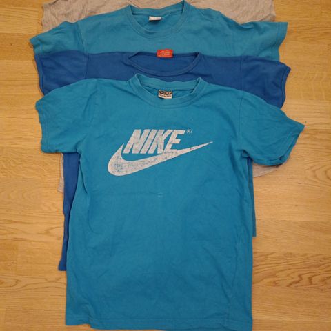 4 t-shirts i strl. 152, kr. 40 for alle