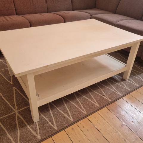 Hvitt stuebord i god stand - kan leveres