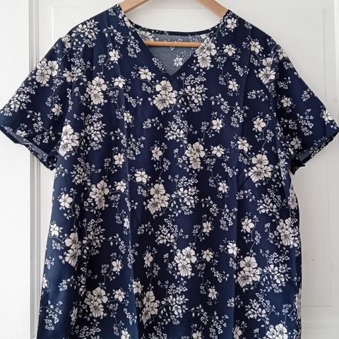 Blomstret bluse i størrelse 2 xl