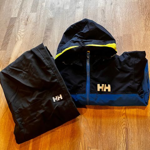 Helly Hansen skalljakke og bukse. 134/9 år.