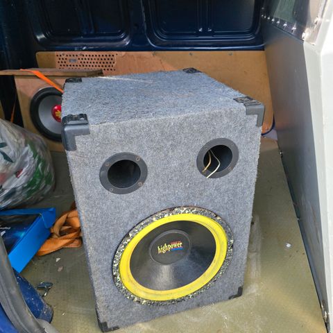 Stor subwoofer fra biltema