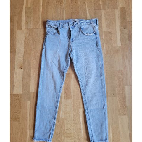 Jeans i størrelse 46