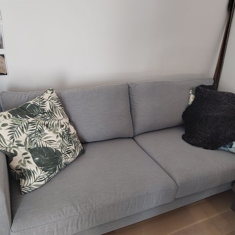 Sofa fra Ikea gis bort mot skånsom henting.