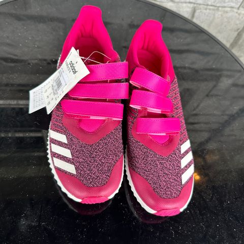 Adidas helt ny dame sko str 38