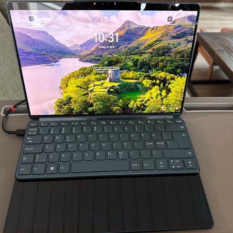 Lenovo Yoga Book 9I med Ekstra Keyboard *Dual Screen*