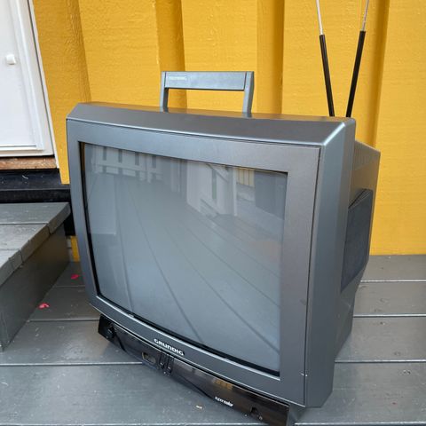 17’’Grundig bærbar CRT TV m/Fj.kont. Flott TV til retro-spill/VHS med mer.