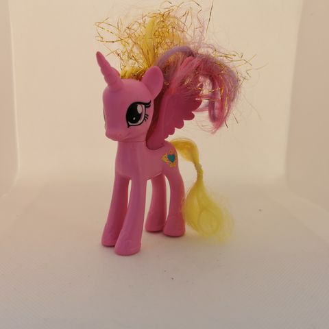 Hasbro My Little Pony PRINCESS CADANCE 2013. SO390