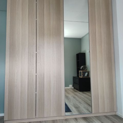 PAX Garderobe 2x100cm med speil.