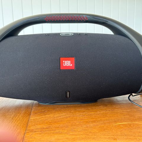 JBL Boombox 2