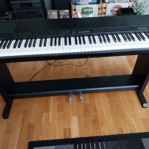 Korg digital piano DP-3000c med møbel .