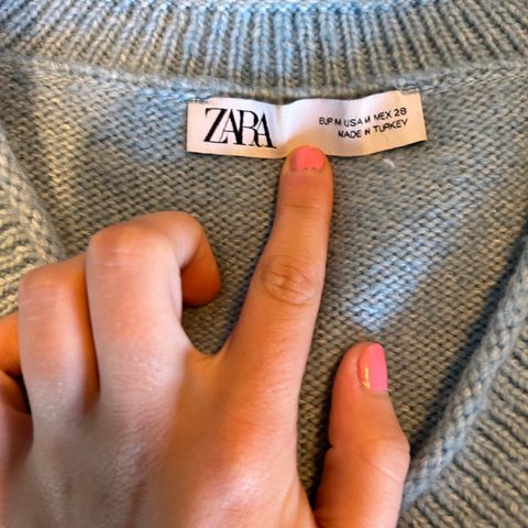 Nydelig blå genser fra Zara i str M selges 90 kr