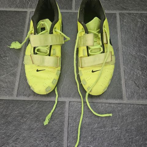 Billige Nike Romaleos 2 Volt Yellow selges billig