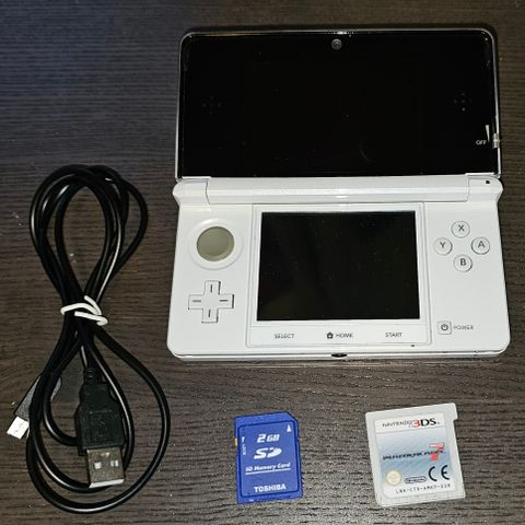 Nintendo 3DS med Mario kart 7 og 2 GB SD minnekort