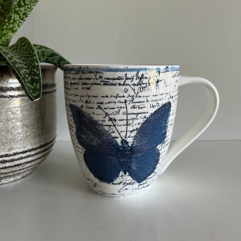 Krus «Sommerfugl» av Porsgrunn Porselen