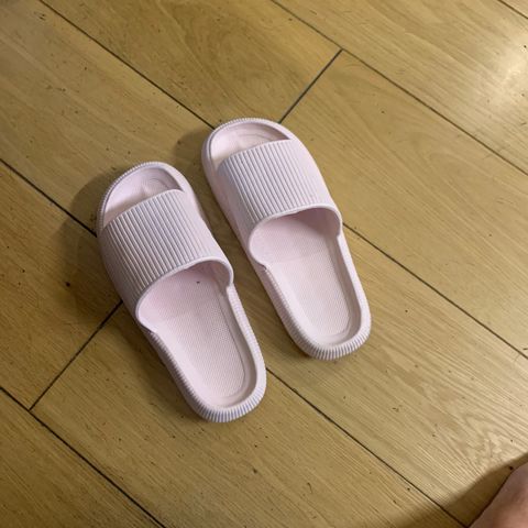 Rosa sandaler 42 selges for store helt nye
