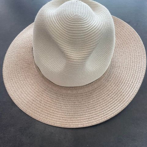 Deborah Hutton Canopy Bay Hatt