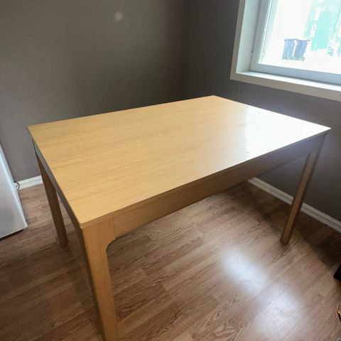 Ikea uttrekbart spisebord