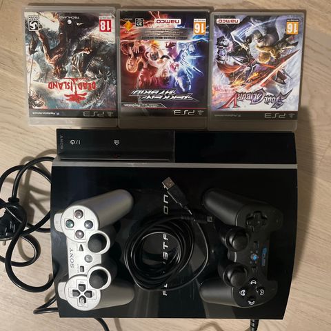 PlayStation 3 (PS3) + 2stk trådløs kontroller + 3 spill