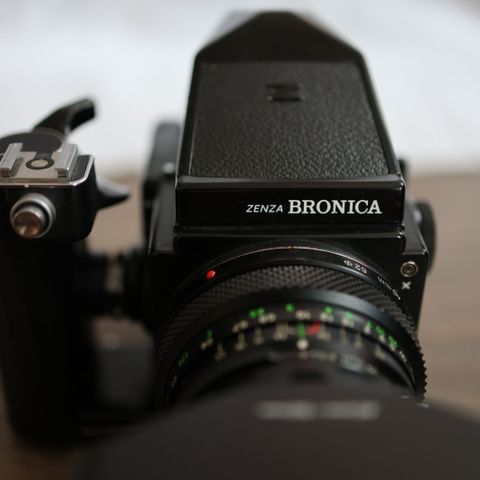 Zenza Bronica ETRS + 40mm + Prism Finder + Speed Grip + Ekstra bakstykke