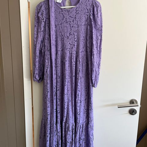 Nydelig lang kjole fra selected- femme i str S