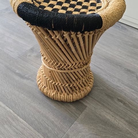Pedestal/puff i bambus