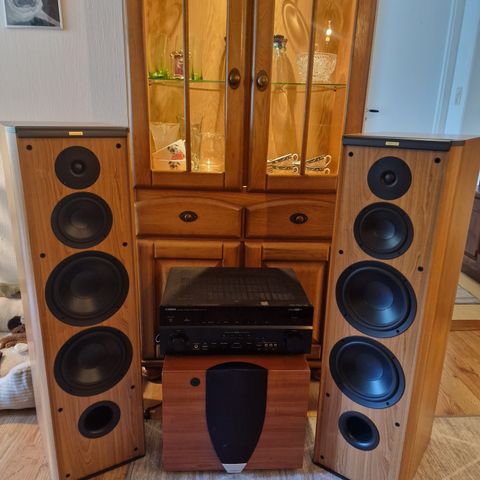 Jamo 5.1 surround med Yamaha forsterker