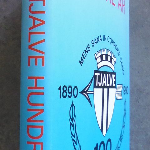 Helge Pharo: Tjalve hundre år, 1890-1990 (med mange autografer).