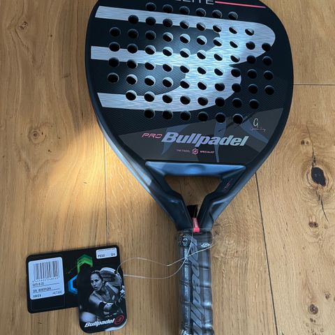 Bullpadel Elite padel racket selges. Helt ny