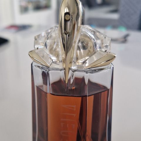 Kjelden Alien Mirage Mugler