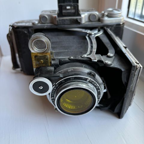 Gammelt "belg"-kamera fra bestefar