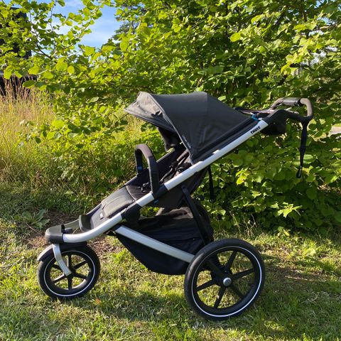 Thule Urban Glide 2 med bassinet og masse utstyr