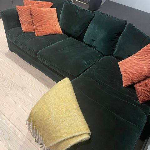 God sofa m/ 2 velvet sofatrekk!