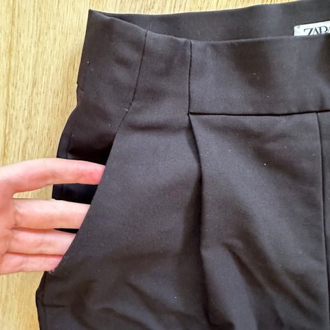 Svart shorts fra Zara