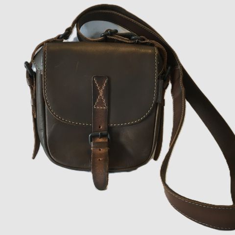 Aunts & Uncles «Black sheep» cross bag/veske. Håndlaget. Brun.