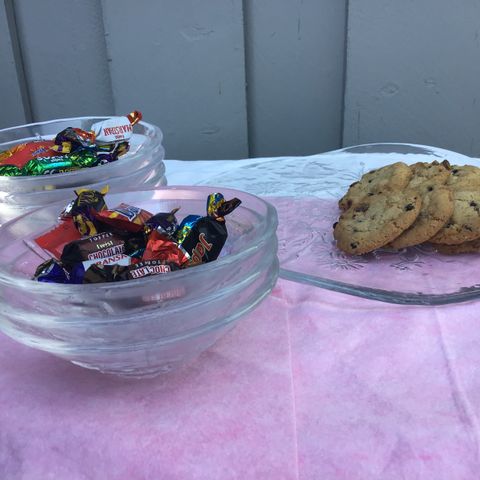 Kosta Boda Ulla dessertskåler og kakefat, tunge og solide.