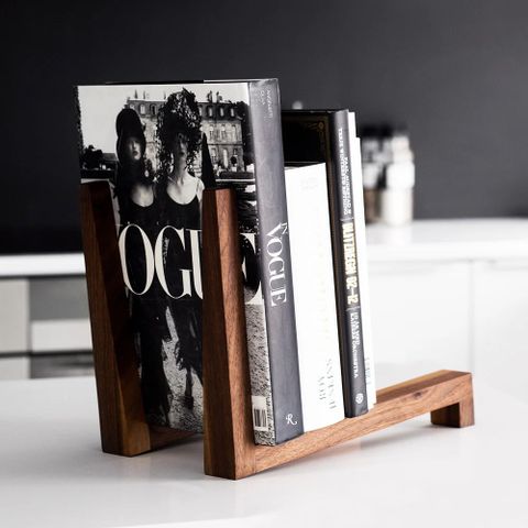 HRDL (Stian Herdal) The Book Stand Walnut / valnøtt