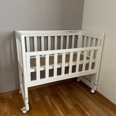 Troll Bedside Crib