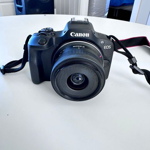 Canon eos R100 + rf-s 18/45mm objektiv