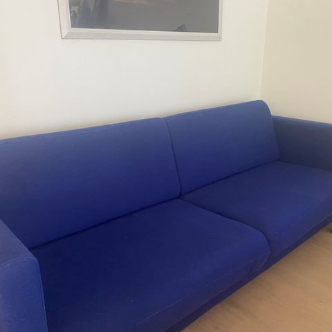 Blå sofa 2-seter i ullstoff