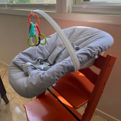 Stokke newborn sette til Tripp trapp stol