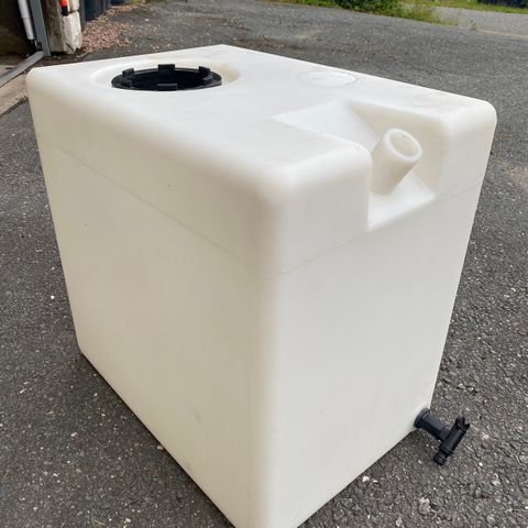 Vanntank 80 l med tappekran