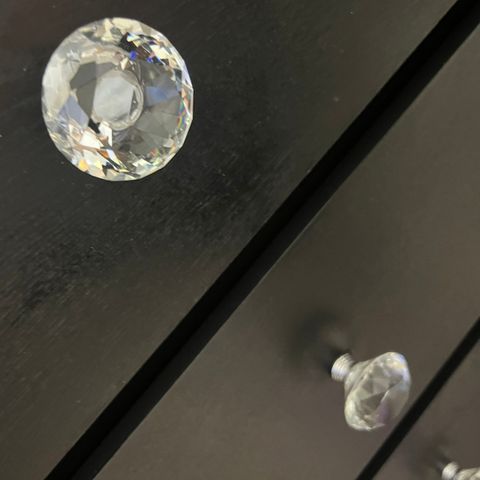 Krystall knotter, Diamantformede knagger til skap