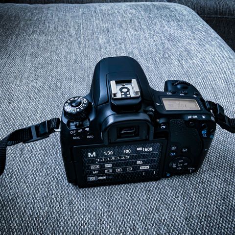 Canon EOS 77D digitalt speilreflekskamera + objektiv