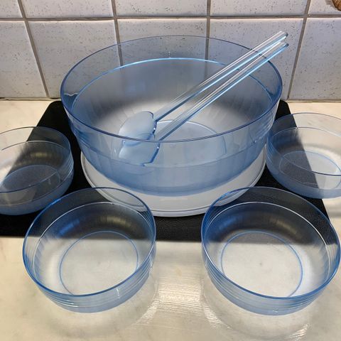 Tupperware Stor bolle med lokk, salatbestikk og 4 skåler