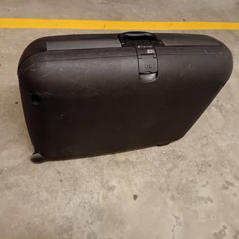 Koffert fra "CARLTON" med 4 hjul - HARDPLAST