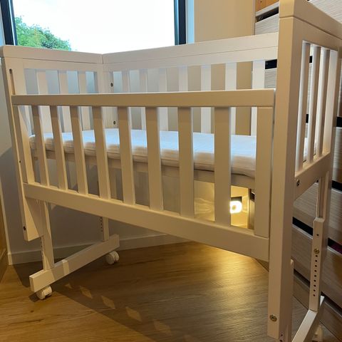 Oslo bedside crib, white