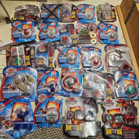 23 nye Bakugan figurer med kort