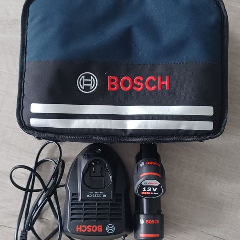 Bosh 12V batterier, lader og oppbevaringsveske
