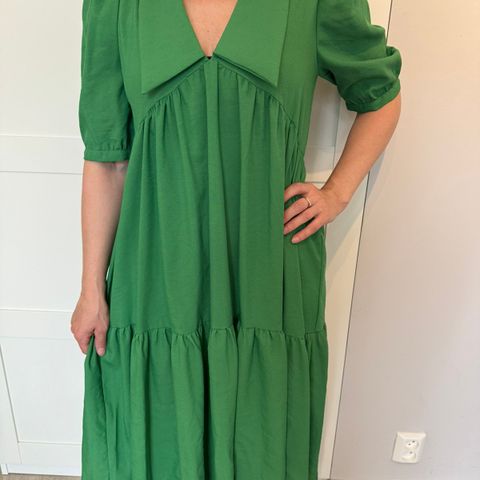 Nydelig ubrukt elegant grønn kjole